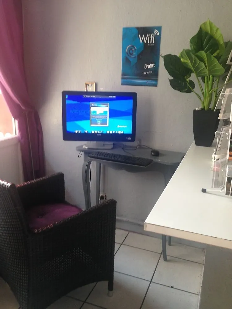 Hotel De Geneve Lourdes 2*,